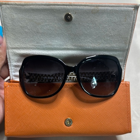 TORY BURCH Sunglasses with case - Picture 4 of 14